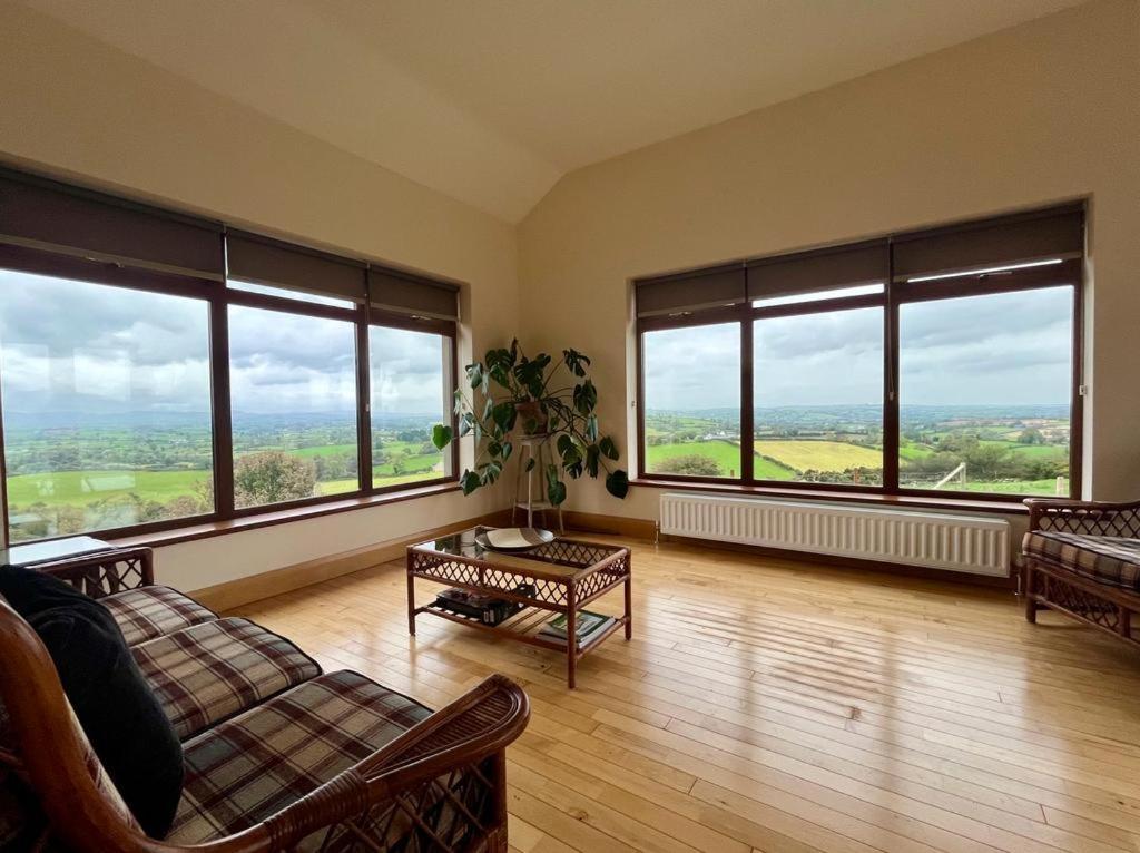 卡斯尔韦伦Hillhead Country Retreat别墅 外观 照片